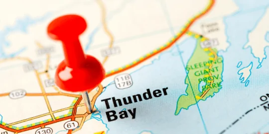 red push pin pinned to thunder bay on a map indicating thunder bay police record check