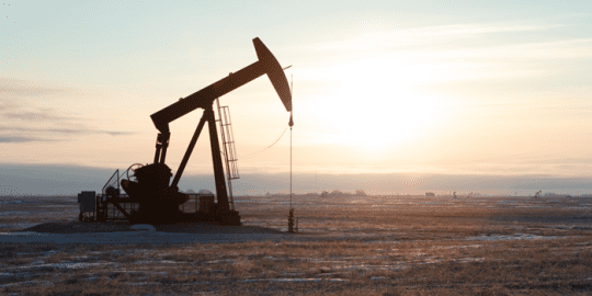 image of oil and gas extraction machine signifying the pre-employment screening within the oil and gas sector