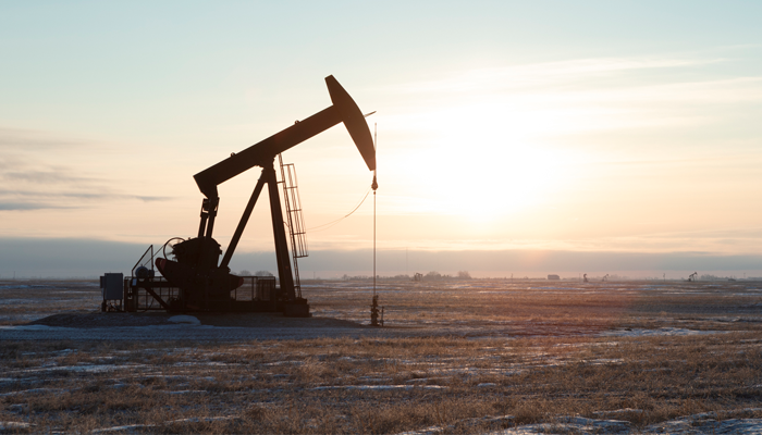 image of oil and gas extraction machine signifying the pre-employment screening within the oil and gas sector